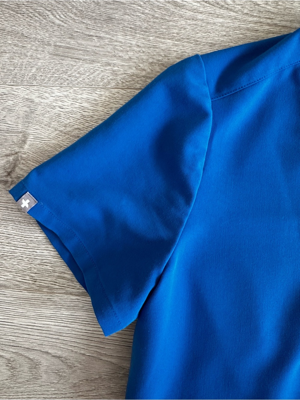 FIGS Royal Blue Catarina One-Pocket Scrub Top - Size S Technical Collection - Picture 4 of 5
